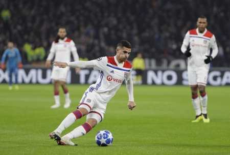 扛起球队！字母哥半场10中8，得到19分8篮板3助攻