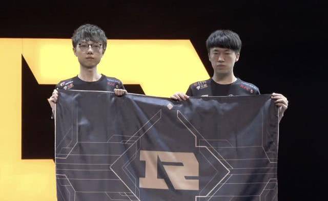 塞尔塔主帅：不满球队多打一人的表现，伯纳乌取胜有运气成分