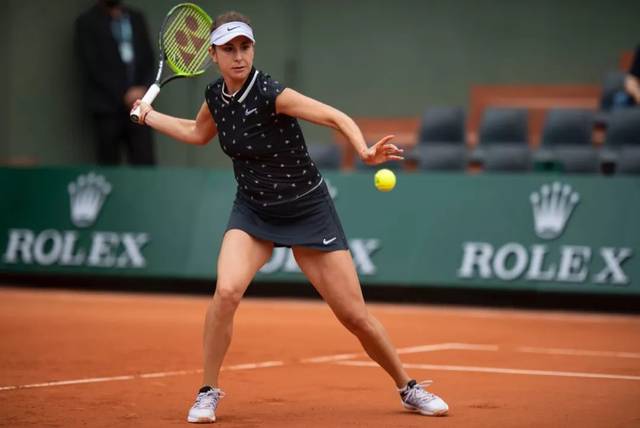 莲湖区机场小学：飞翔少年勇拼搏 绿茵场上展风采