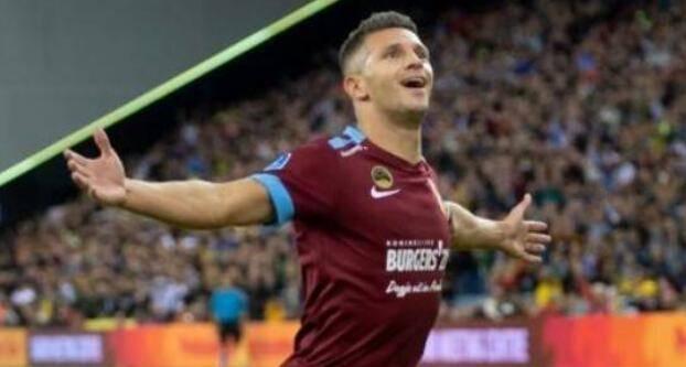 新援哈托身穿世俱杯冠军徽章球衣亮相，切尔西将持有4年